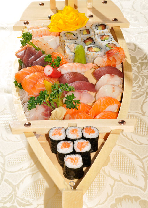 Menu Funamori - Barca con 21 o 42 pezzi di sushi e sashimi