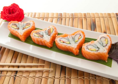 LOVE MAKI - Riso, surimi, avocado e salmone