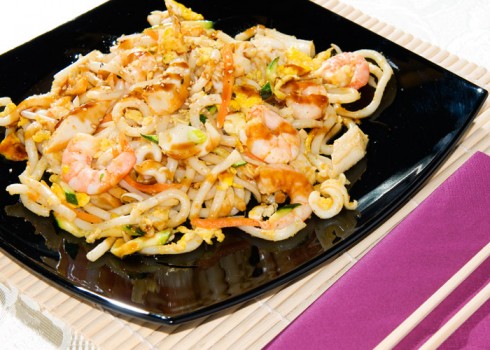 SPAGHETTI UDON MARE - Spaghetti di grano tenero alla piastra con frutti di mare