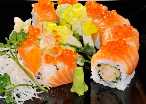 TIGER MAKI - Riso, tempura di gamberi, salmone, uova di salmone