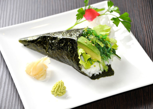 yasai temaki cono di alga con riso e misto vegetariano