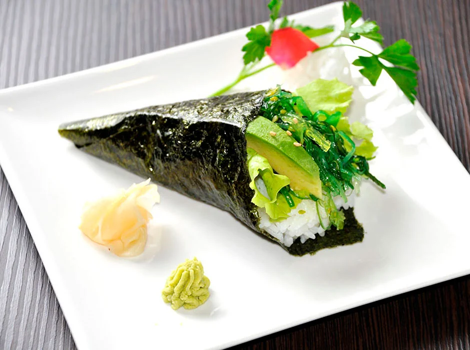 Yasai Temaki Cono Di Alga Con Riso E Misto Vegetariano